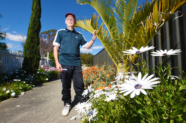 Perth resident keeps walkway in full bloom
